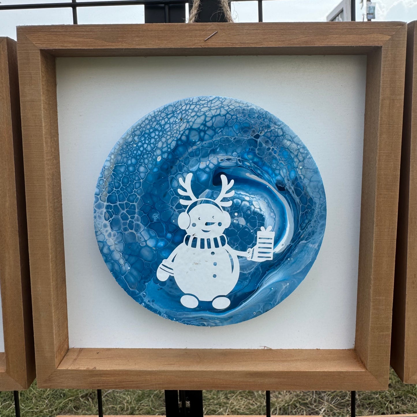 8" Round Framed Art - Frozen (Snow man II)