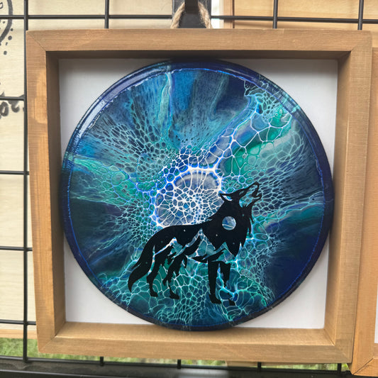 8" Round Framed Art - Protector of the Night (Wolf)